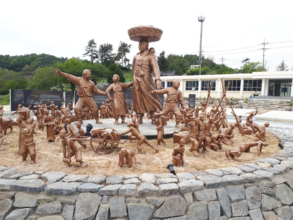 지난 4월 순천시 해룡면 옛 충무초등학교 자리에 개장된 ‘순천 정유재란 역사공원 평화광장’. /박대성 기자