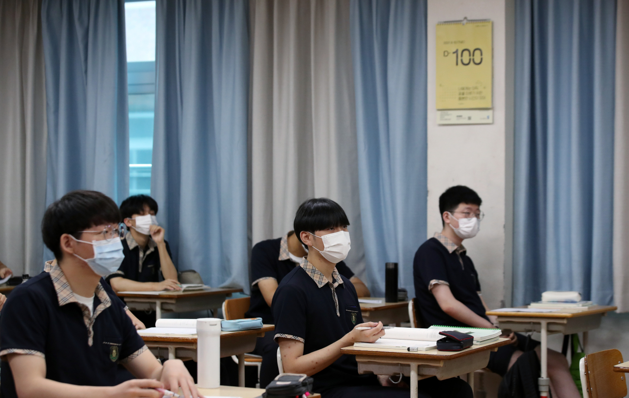 2022학년도 대학수학능력시험을 100일 앞둔 지난 10일 오전 광주 동구 조선대학교부속고등학교 3학년 학생들이 수업하고 있다. [연합]