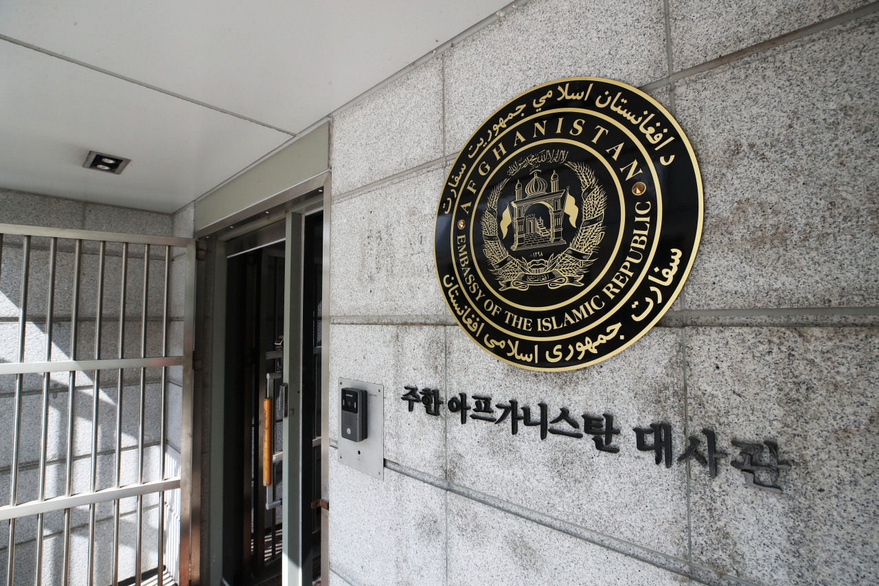 아프가니스탄 정권 붕괴 후 수도 카불을 장악한 탈레반이 사실상 승리를 선언한 가운데 16일 서울 용산구 한남동 주한 아프가니스탄 대사관이 적막한 모습이다. [연합]