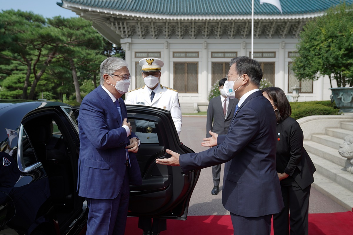 President Moon Jae-in greets Kazakhstan's