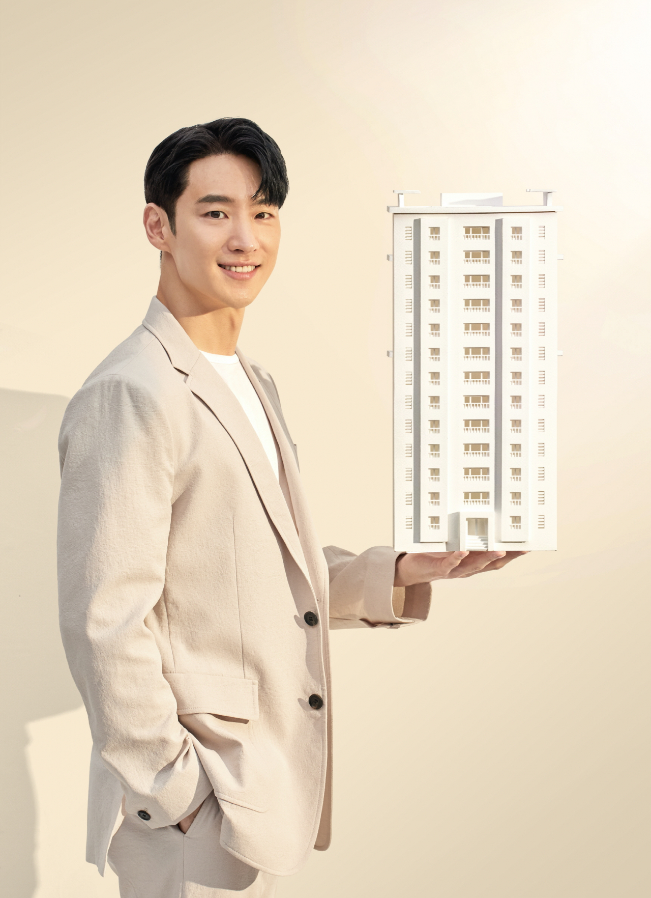 배우 이제훈 모습 [동문건설 제공]