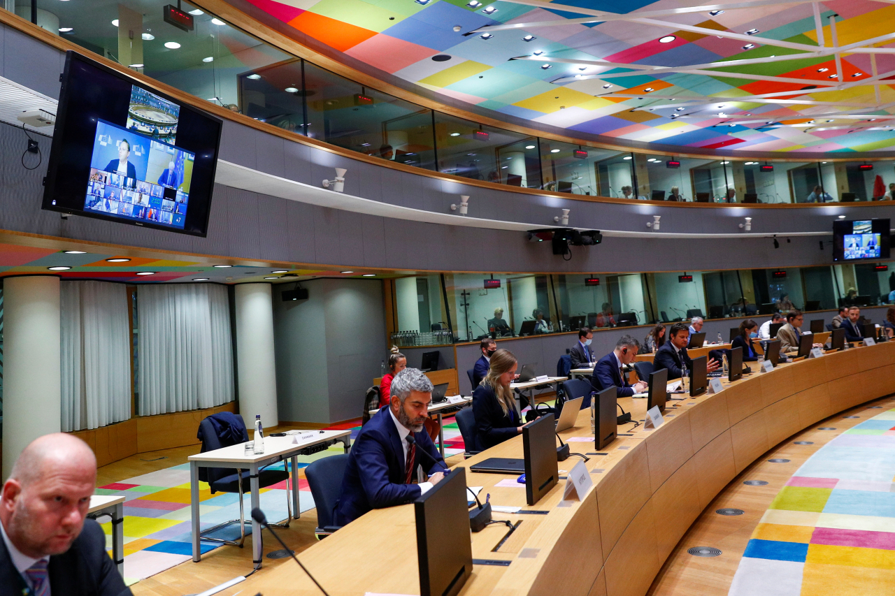 호세프 보렐 외교·안보 정책 고위대표가 17일(현지시간) EU 외교장관들과 아프간 상황에 대한 화상회의를 하고 있다. [로이터]