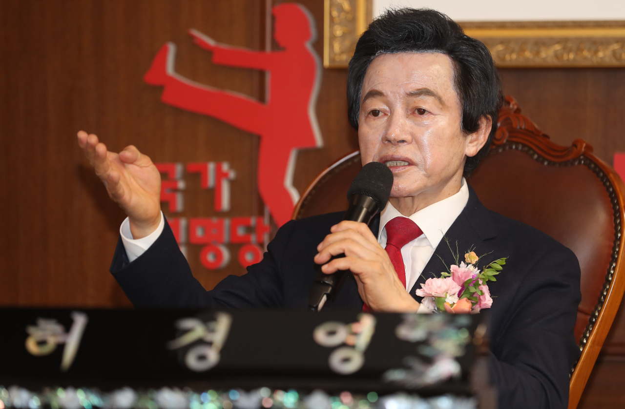 지난 10일 허경영 국가혁명당 명예대표가 서울 여의도 국가혁명당에서 열린 대통령선거 출마 관련 기자회견에서 인사말을 하고 있다. [연합]