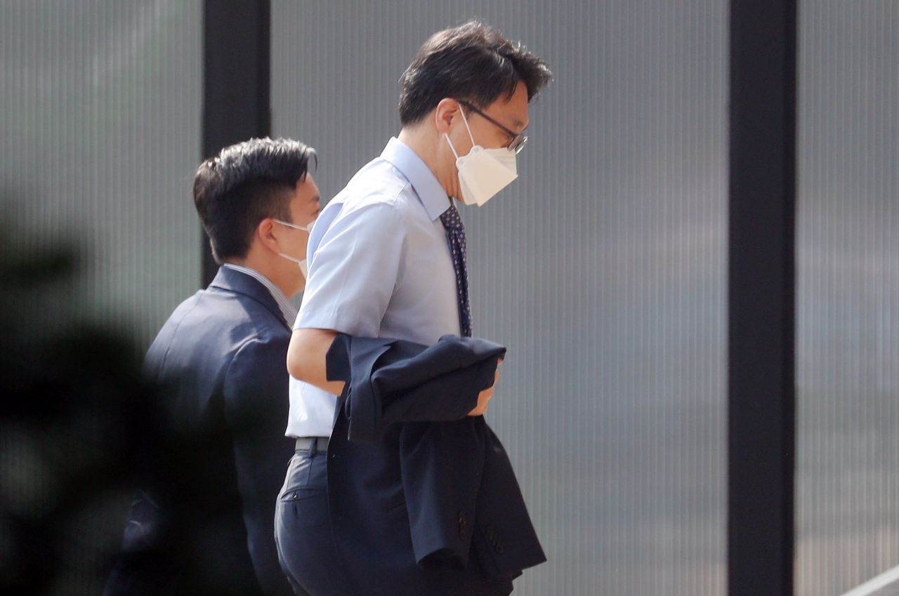 김진욱 고위공직자범죄수사처장이 12일 오전 정부과천청사로 출근하고 있다. [연합]