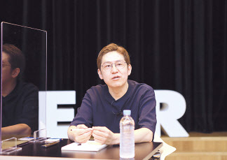김준구 네이버웹툰 대표가 18일 네이버 밋업(Meetup) 행사에서 발표하고 있다 [네이버 제공]