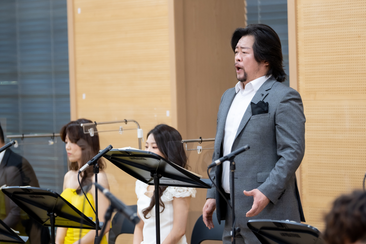 주인공 영호 역을 맡은 성악가 윤병길 [광주시립오페라단 제공]