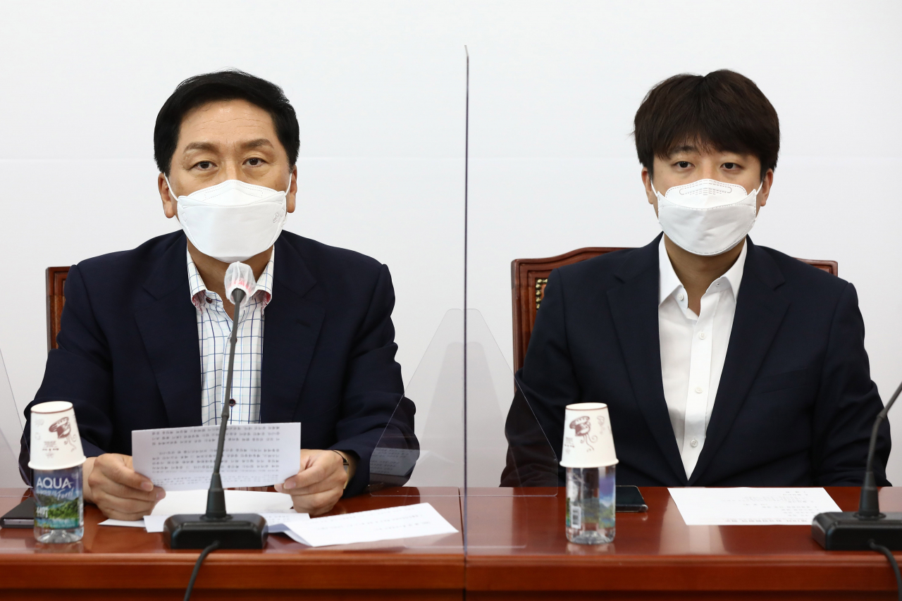 김기현 국민의힘 원내대표가 19일 서울 여의도 국회에서 열린 최고위원회의에서 발언하고 있다. 오른쪽은 이준석 대표. [헤럴드경제=이상섭 기자]