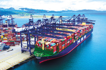 HMM의 2만4000TEU 급 컨테이너선 1호선 HMM알헤시라스호.[HMM 제공]