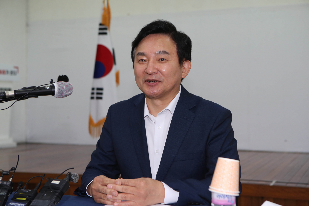 국민의힘 대권주자인 원희룡 전 제주지사가 19일 대구시당에서 열린 지역 기자간담회에서 발언하고 있다. [연합]