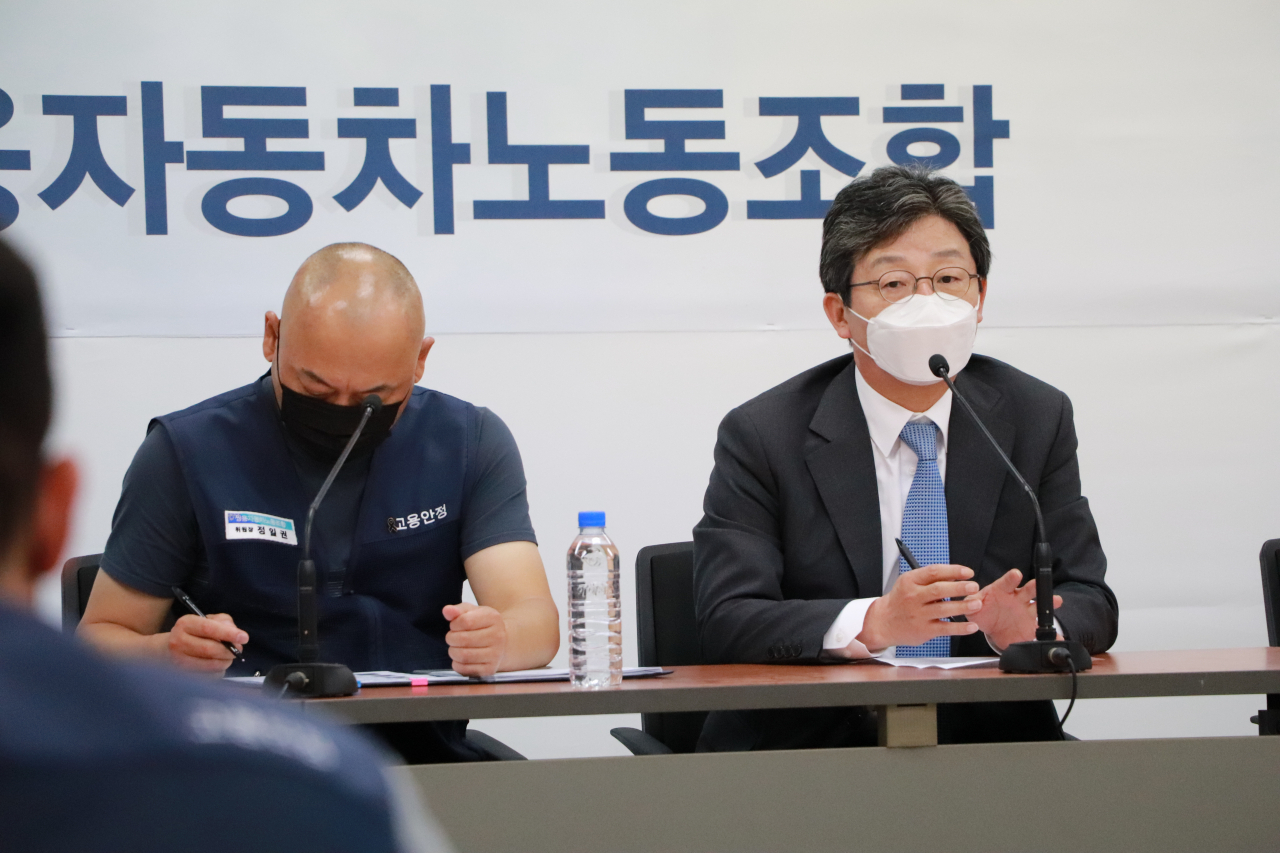 국민의힘 대선주자인 유시민 전 의원은 19일 삼성전자 평택사무소와 쌍용자동차 평택공장을 방문했다. [유시민 캠프 제공]