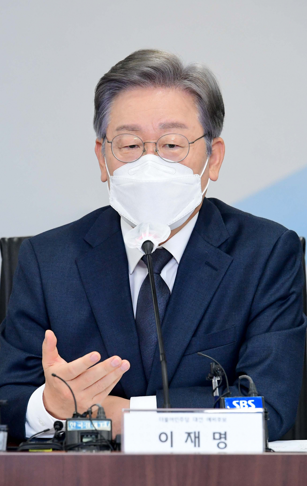 더불어민주당 대권주자인 이재명 경기지사가 19일 서울 여의도 중소기업중앙회에서 열린 '이재명 후보와 중소기업인 대화'에서 인사말하고 있다. [연합]