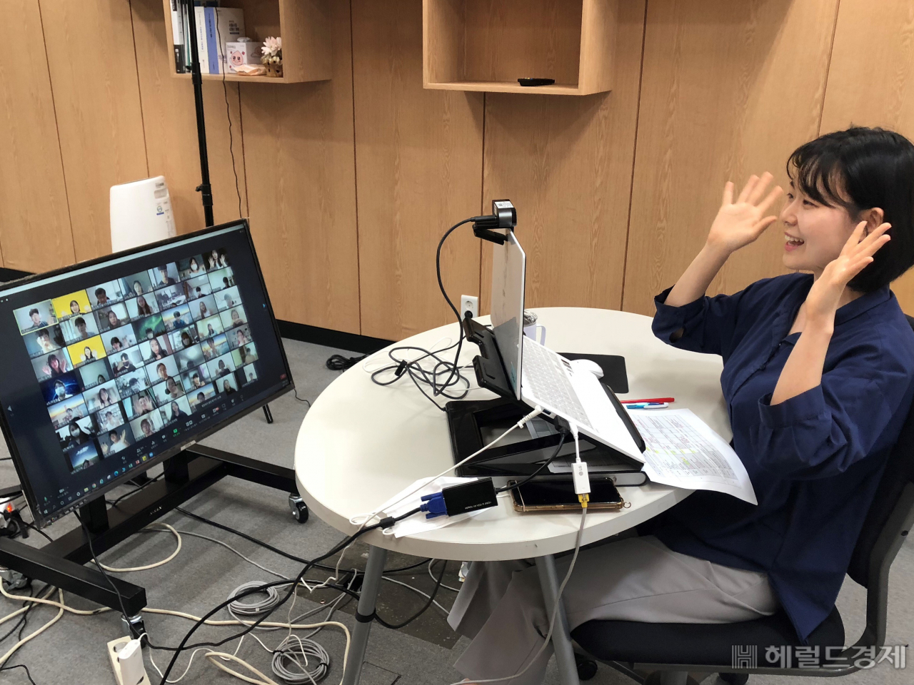 한 청년이 구글코리아 임직원 봉사자들과 함께하는 온라인 직무 멘토링 ‘랜선잡(job)담(talk)’에 참여하고 있다. [서울시자원봉사센터 제공]