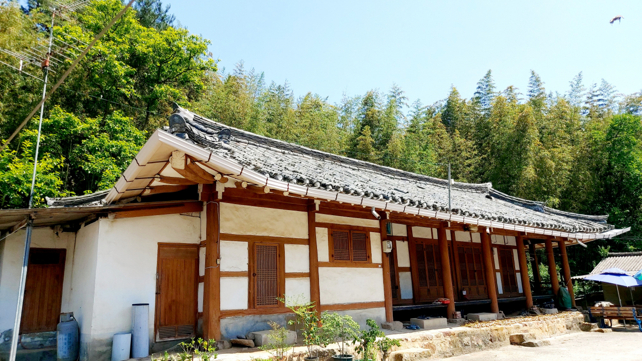 전주최씨 연촌종가의 전각들은 수려한데, 거주지인 안채는 소박하다. [남도일보]