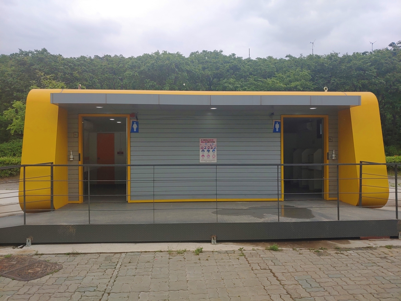 View of a restroom installed by a riverside park in Seoul (Seoul Metropolitan Government)