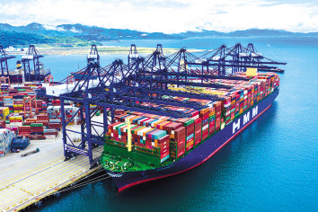 HMM의 2만4000TEU 급 컨테이너선 1호선 HMM알헤시라스호.[HMM 제공]