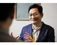 더불어민주당 송영길 대표가 22일 서울 여의도 한 식당에서 당 대권주자인 박용진 의원과 대화하고 있다. [국회사진기자단]