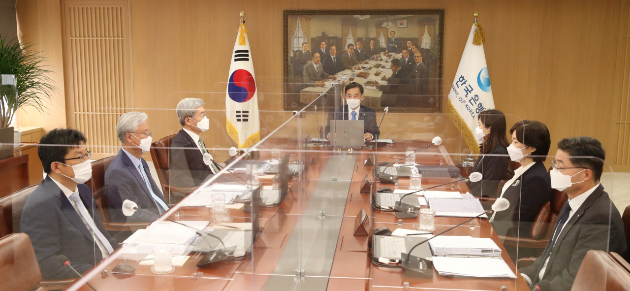 이주열 한국은행 총재가 서울 중구 한은 본관에서 금융통화위원회를 주재하고 있다.