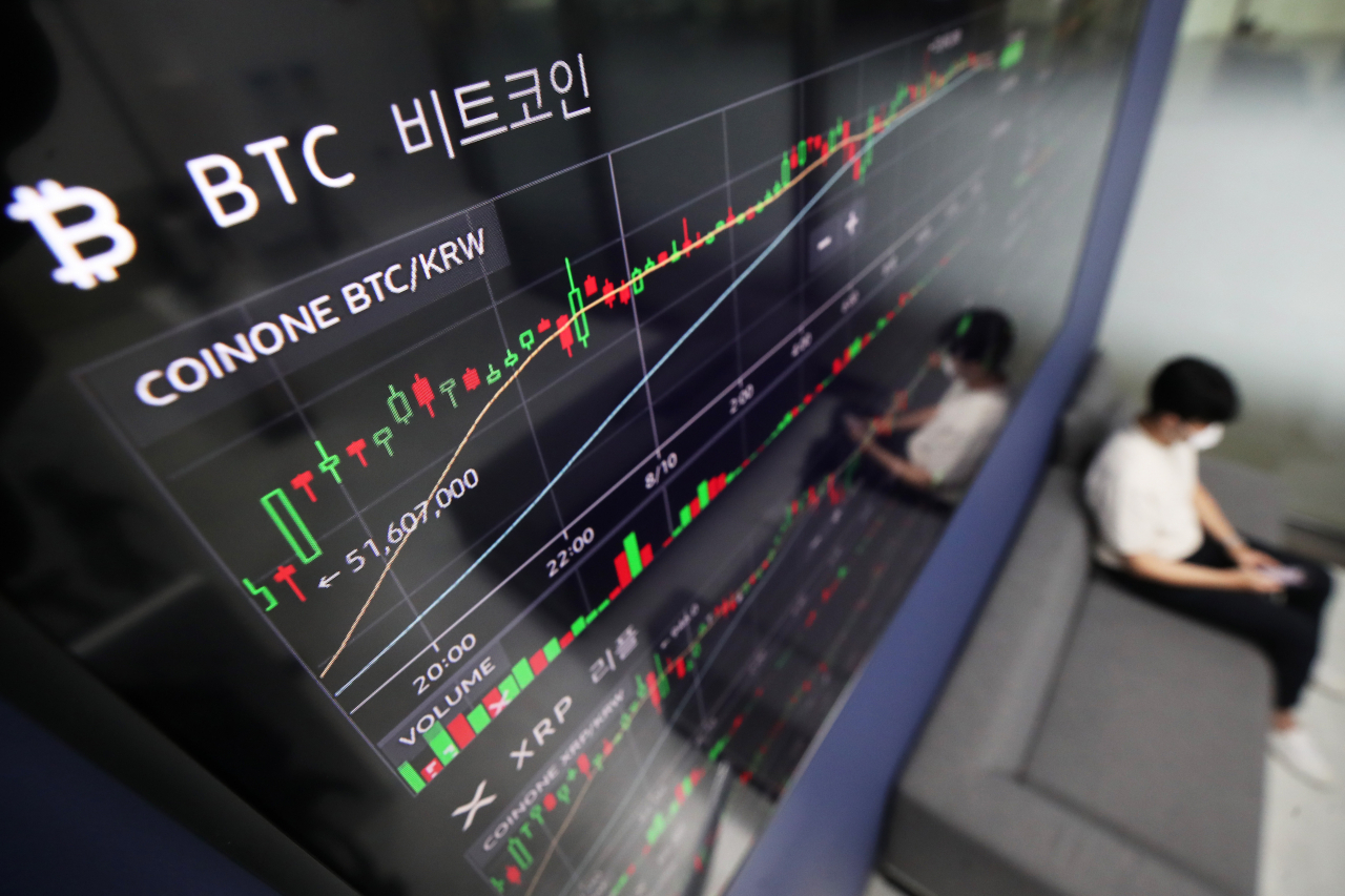 지난 10일 오후 서울 용산구 코인원 고객센터에 비트코인 등 가상자산 시세가 표시되고 있다 [연합]