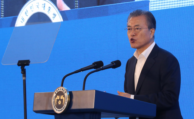 문재인 대통령이 2019년 8월 울산 이화산업단지에서 열린 현대모비스 친환경차 부품 울산공장 기공식에서 인사말을 하고 있다.[연합]