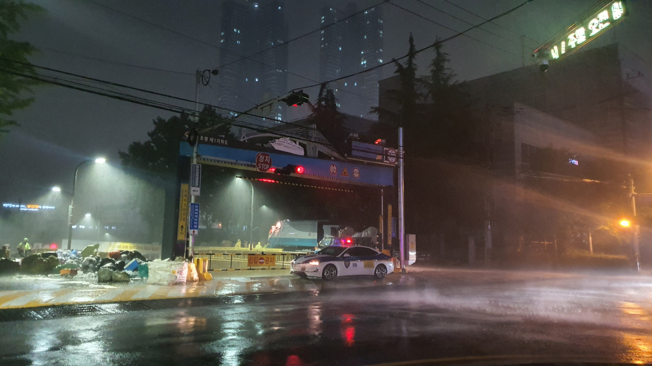 부산 가덕도 시간당 50㎜ 폭우…순간 최대풍속은 초속 23.1ｍ