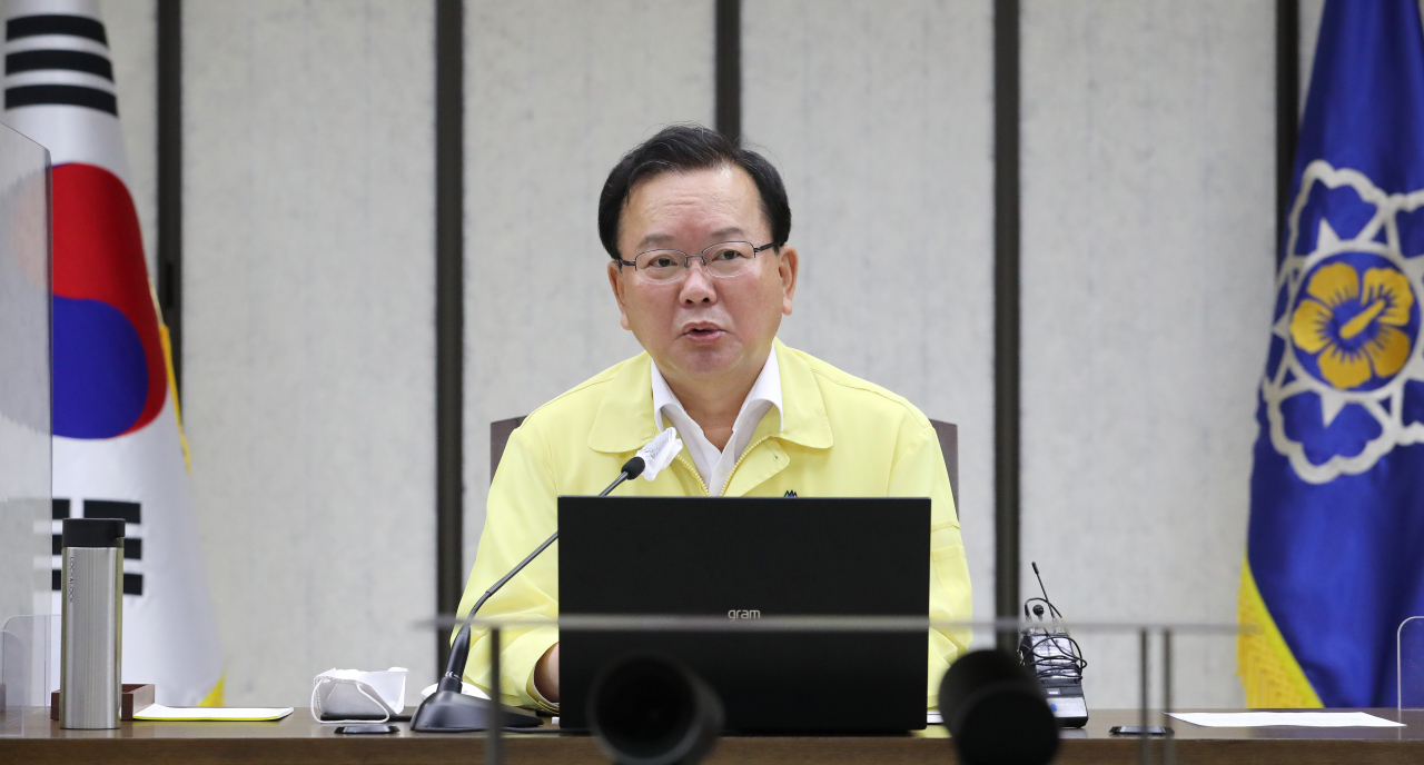 김부겸 국무총리가 24일 오전 정부세종청사에서 열린 코로나19 대응 중앙재난안전대책본부 회의를 주재하며 발언하고 있다. [연합]