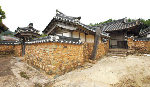 장흥위씨 반계종가 오헌고택 출입구[문화재청]