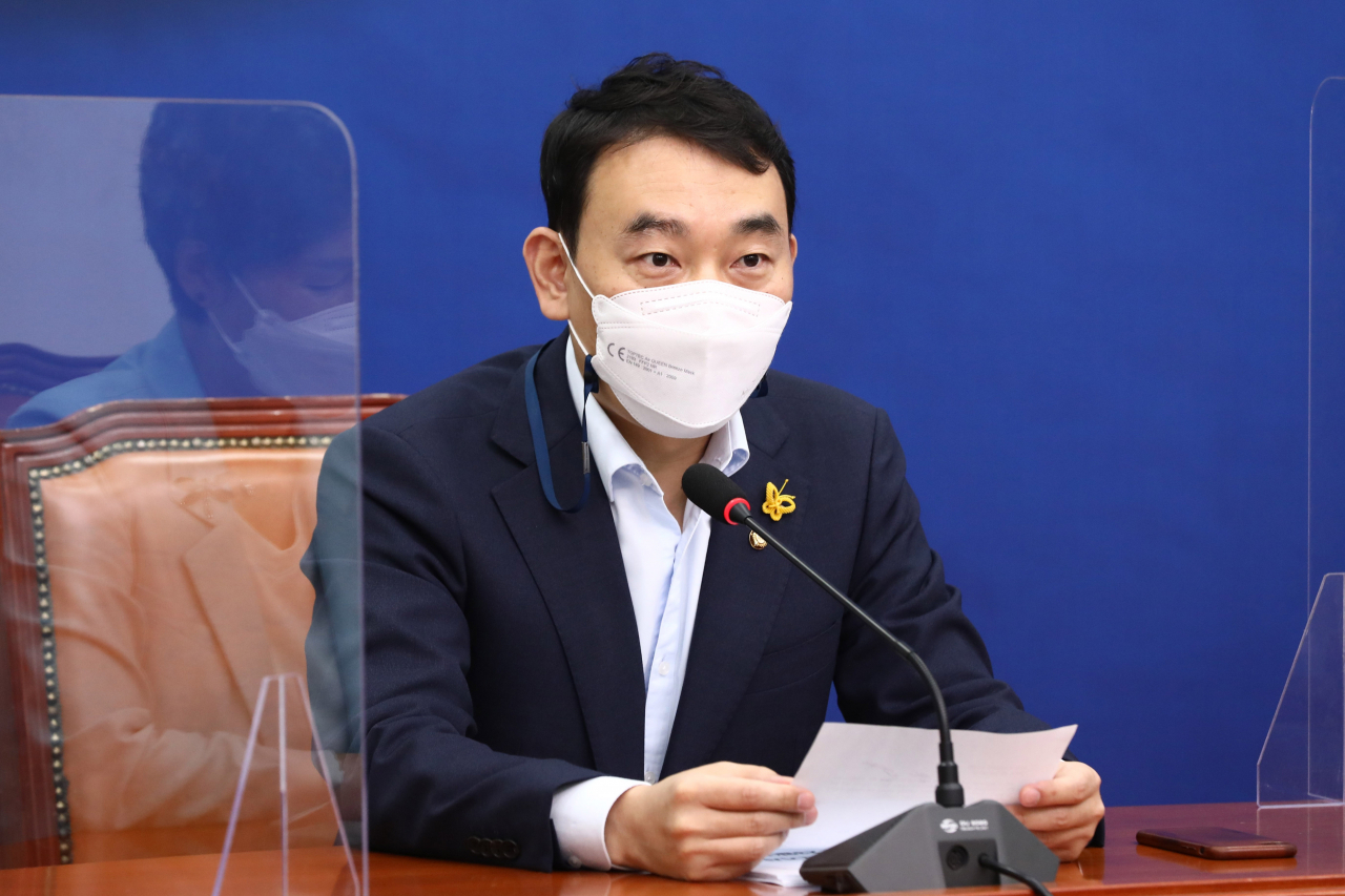 더불어민주당 김용민 최고위원이 23일 국회에서 열린 최고위원회의에서 발언하고 있다. 연합뉴스