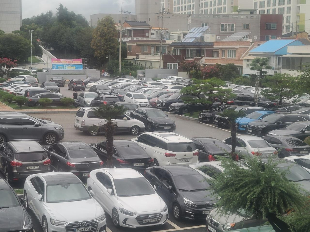 광주시 교육청 주차장, 직원들이 '독차지'
