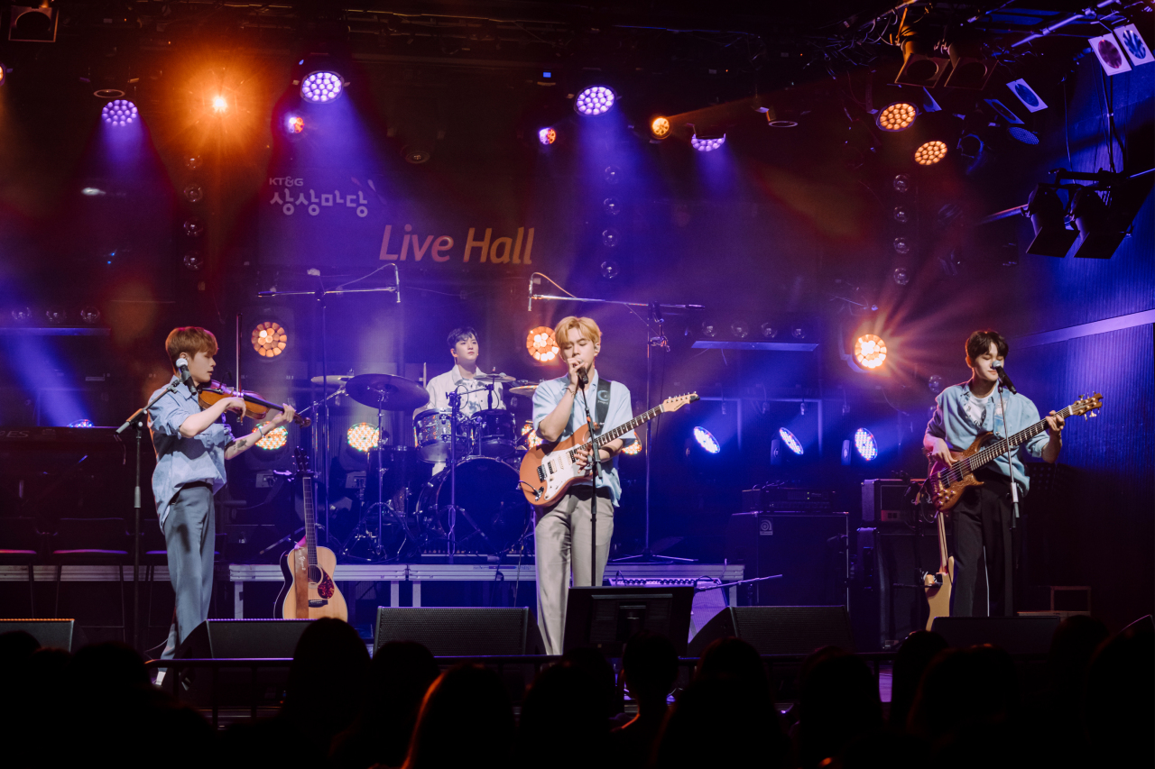 Lucy performs at KT&G Sangsangmadang Hall on Aug. 7. (Mystic Story)