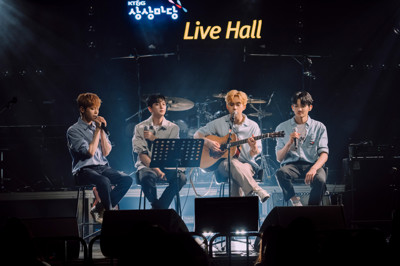 Lucy performs at KT&G Sangsangmadang Hall on Aug. 7. (Mystic Story)