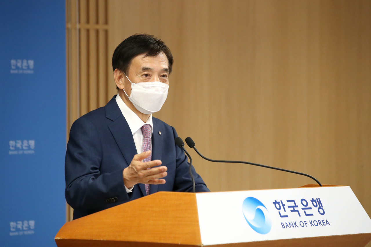 이주열 한국은행 총재가 26일 서울 중구 한은 본관에서 열린 통화정책방향 기자간담회에서 질의에 답변하고 있다. [제공 한은]
