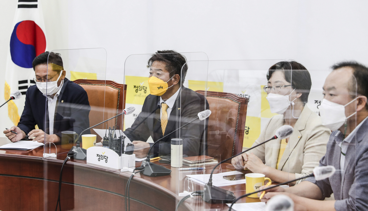 정의당 여영국 대표가 26일 국회에서 열린 상무위원회에서 발언하고 있다. 연합뉴스