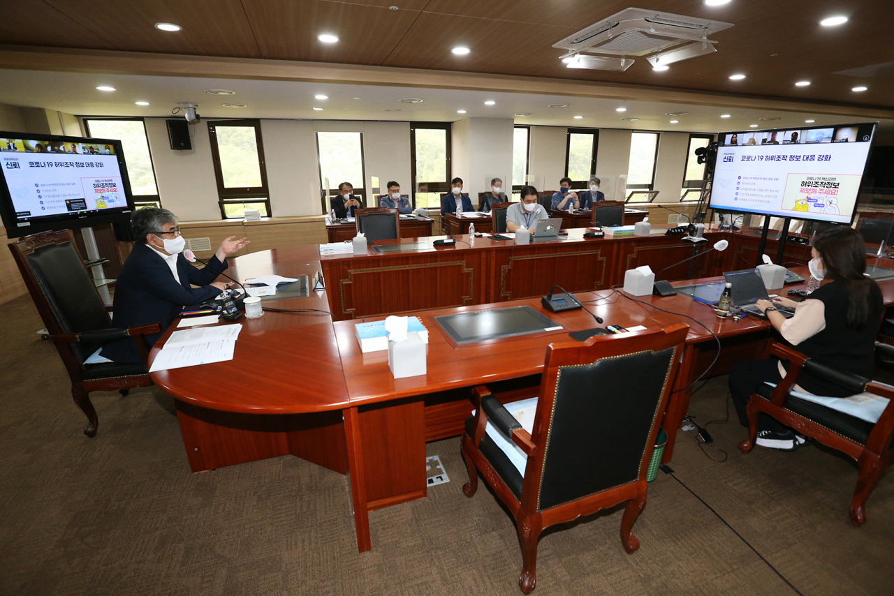 한상혁 방통위원장이 26일 가진 온라인 기자간담회에서 제5기 방통위 1년 성과에 대해 설명하고 있다. [방송통신위원회 제공]