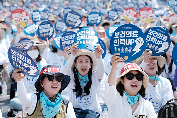 공공의료 확충을 요구하며 시위중인 보건의료노조원들의 모습. [헤럴드DB]