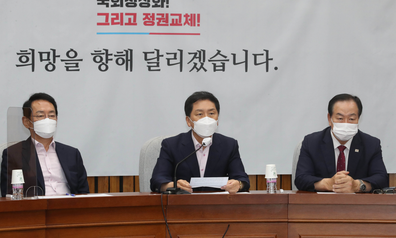 27일 오전 서울 여의도 국회에서 열린 국민의힘 긴급현안간담회에서 김기현 원내대표가 발언을 하고 있다. [연합]