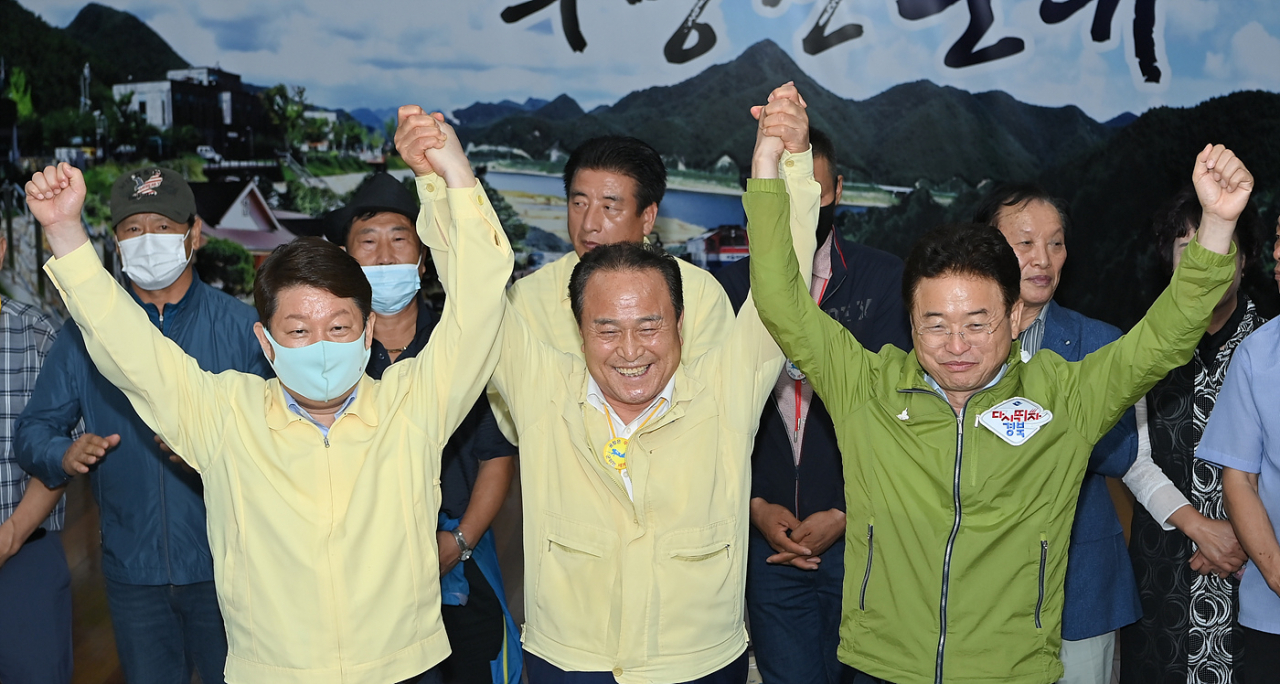 2020년 7월 30일 경북 군위군청에서 열린 대구·경북통합신공항 공동후보지 유치신청 합의문 발표 당시 모습.[대구시 제공]