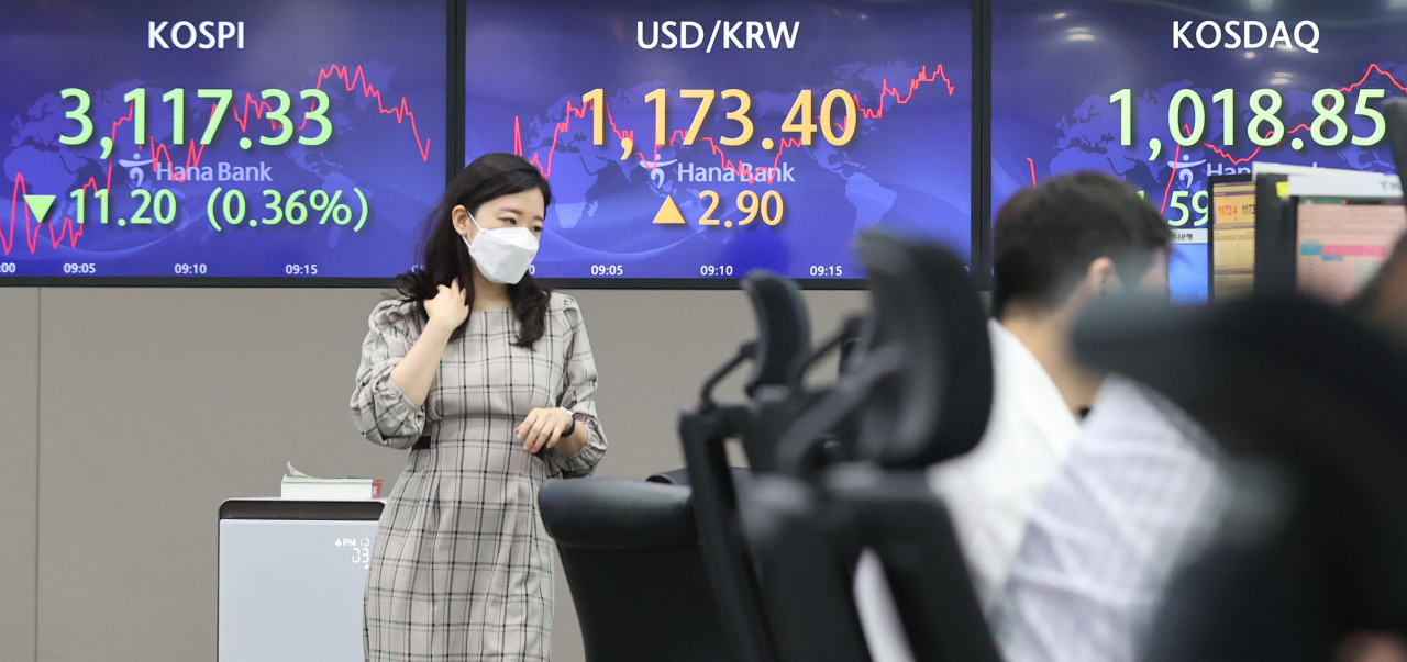 27일 오전 서울 중구 하나은행 본점 딜링룸. [연합]