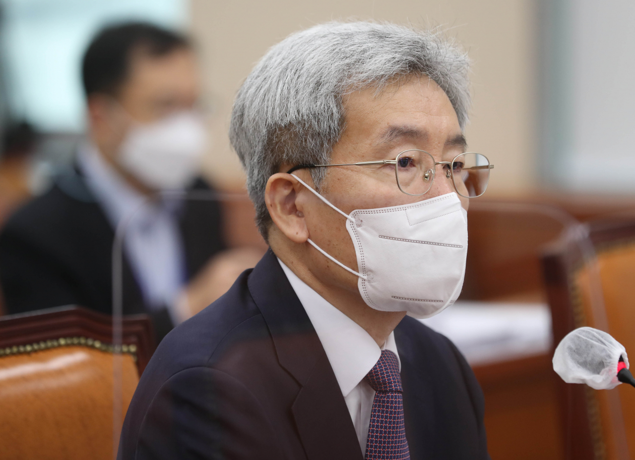 [사진=고승범 금융위원장 후보자가 27일 오전 서울 여의도 국회 정무위원회 전체회의에서 열린 인사청문회에 출석, 답변하고 있다. 연합]