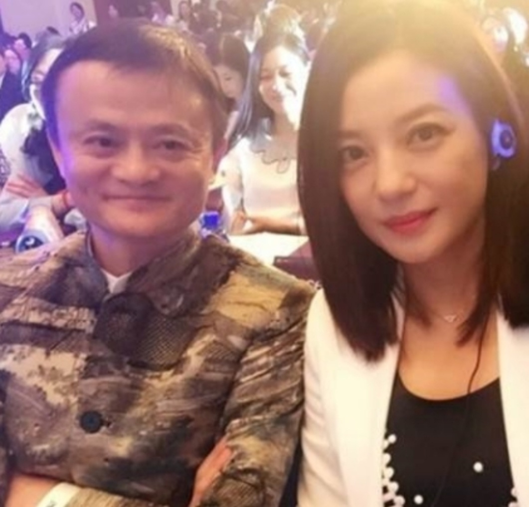 알리바바 창업자 마윈(왼쪽)과 자오웨이 [자오웨이 텀블러]