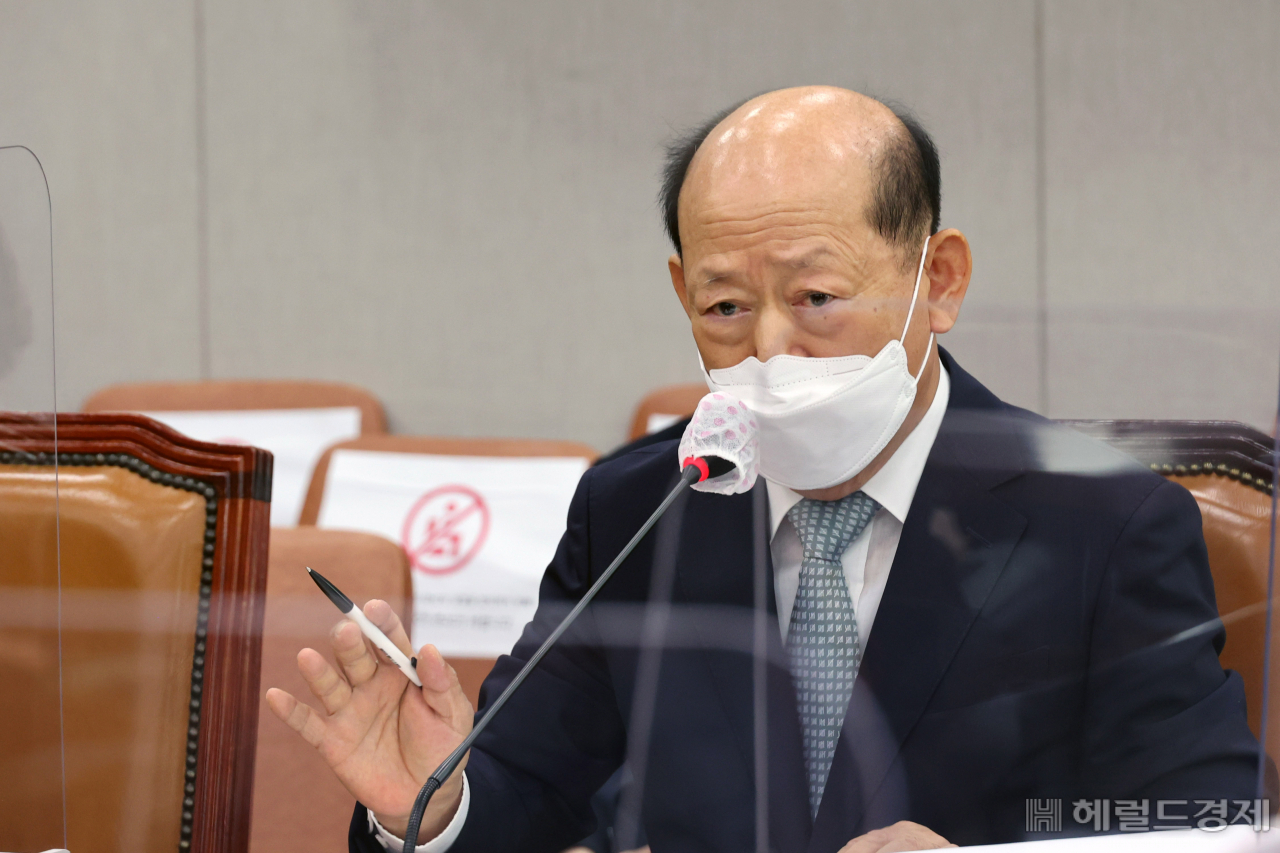 [헤럴드경제=이상섭 기자] 국가인권위원회 위원장후보자 인사청문회가 30일 서울 여의도 국회에서 열려 송두환 후보자가 의원들의 질의에 답변하고 있다.