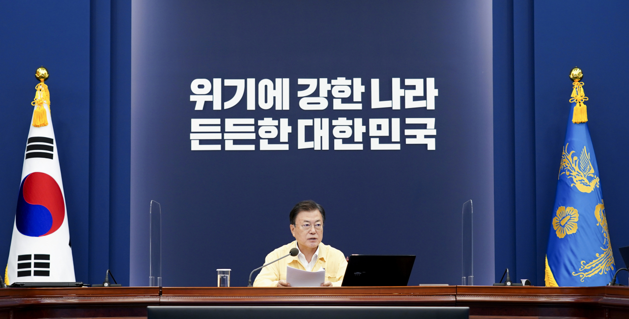 문재인 대통령이 30일 오후 청와대에서 열린 수석·보좌관회의에서 발언하고 있다. [연합]