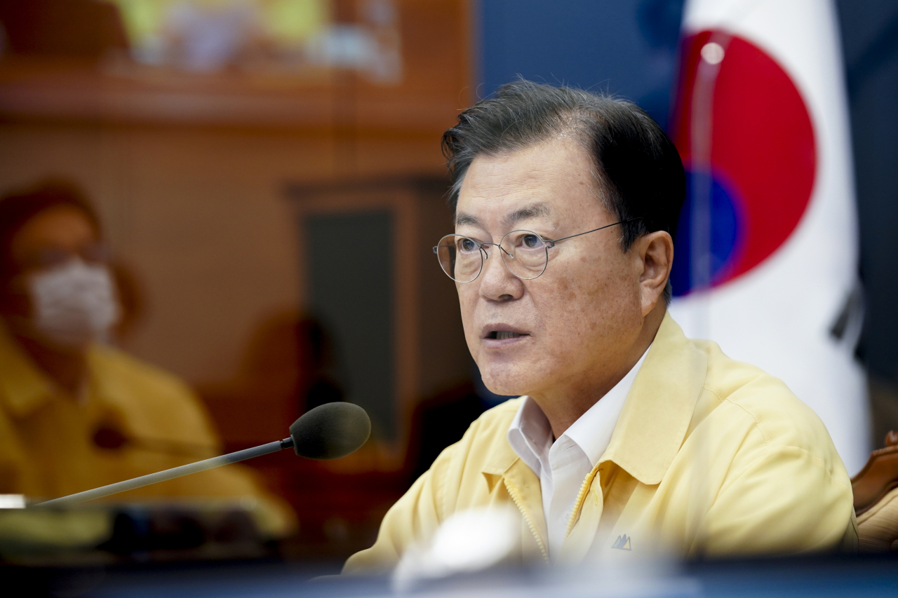 문재인 대통령이 지난달 30일 오후 청와대에서 열린 수석·보좌관회의에서 발언하고 있다. [연합]