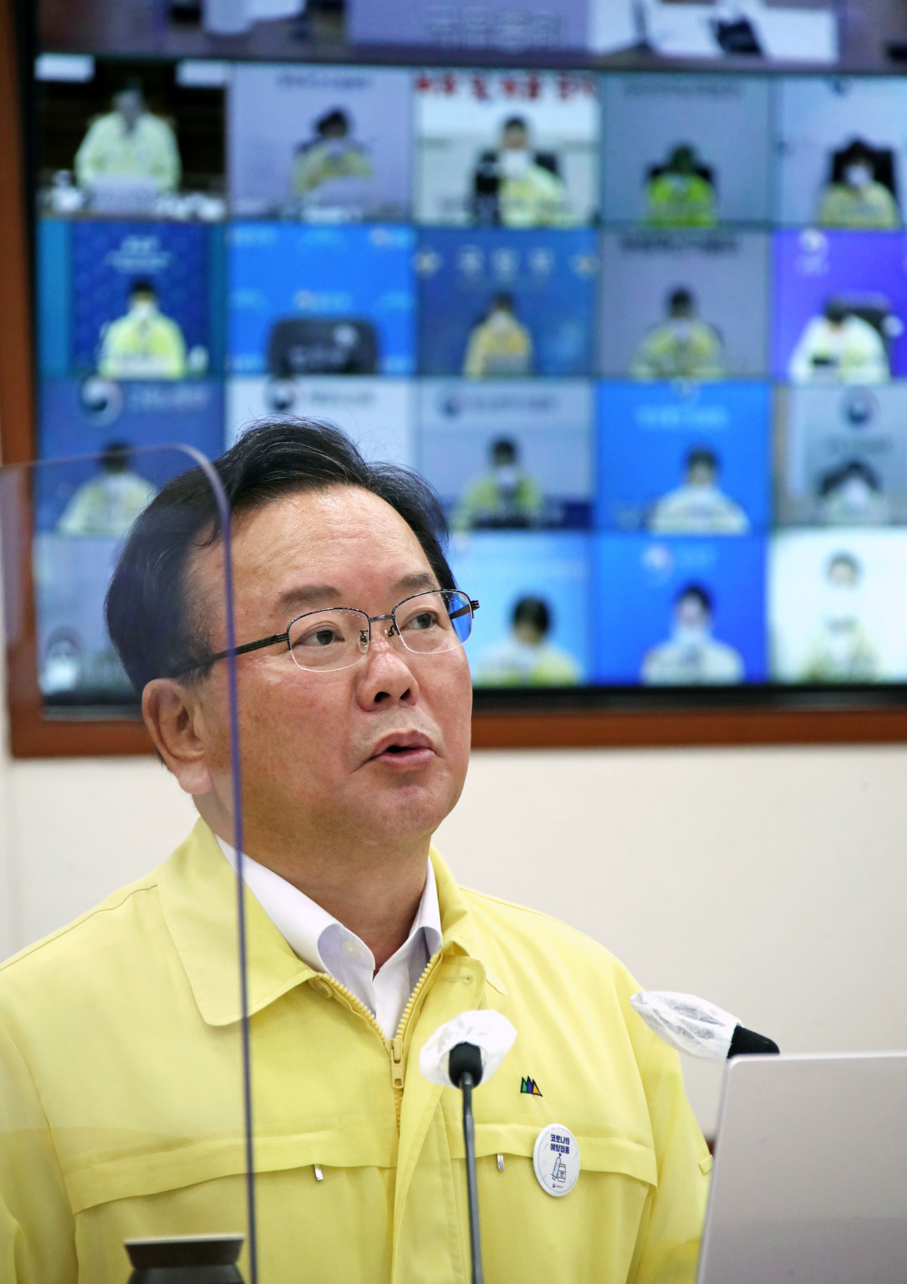김부겸 국무총리가 31일 정부서울청사에서 열린 코로나19 대응 중앙재난안전대책본부(중대본) 회의에서 발언하고 있다. [연합]