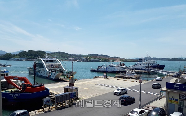여수시 경도와 국동을 오가는 선착장(대경도 대합실) 전경. /박대성 기자.