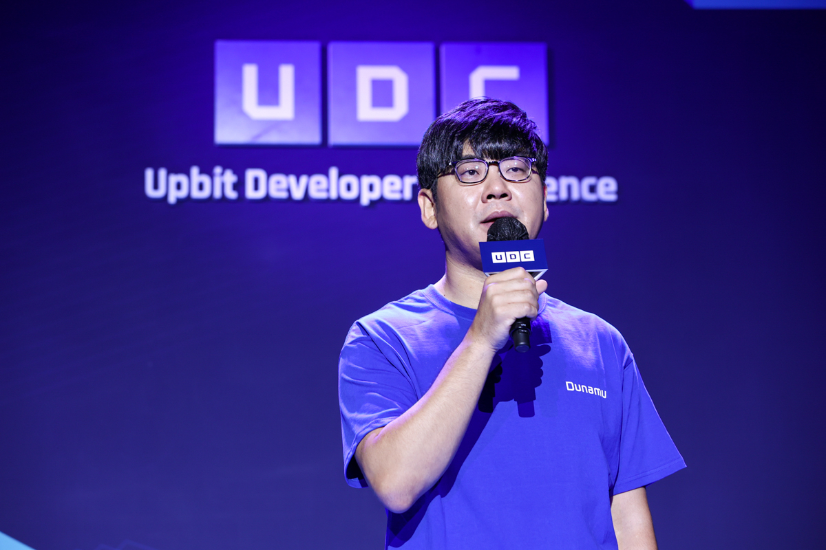 송치형 두나무 이사회 의장이 온라인으로 개최된 ‘UDC(업비트 개발자 회의) 2021’에서 환영 인사를 하고 있다. [두나무 제공]