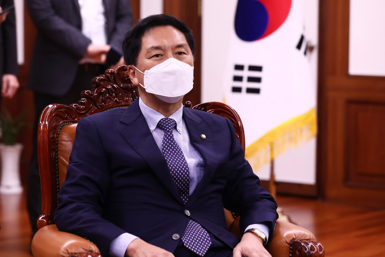 김기현 국민의힘 원내대표가 지난달 31일 서울 여의도 국회 의장실에서 열린 더불어민주당과의 원내대표 회동에서 언론중재법 개정안 처리에 대해 합의한 뒤 발언하고 있다. [연합]