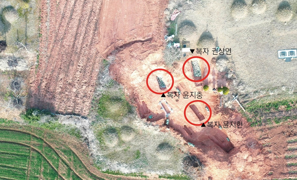 천주교 전주교구는 1일 "올해 3월 전북 완주군 이서면 남계리에 있는 초남이성지의 바우배기에서 성역화 작업을 하던 중 세 순교자로 추정되는 유해와 유물이 출토됐다" 고 밝혔다. 천주교 전주교구제공