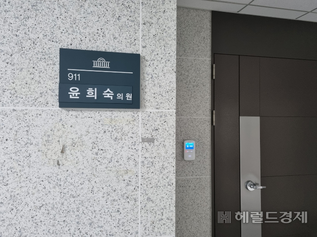 서울 여의도 국회 의원회관에 있는 윤희숙 국민의힘 의원 사무실. 신혜원 기자