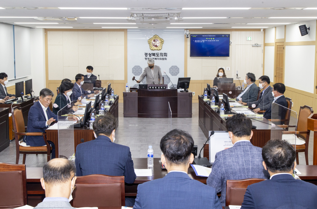 경북도의회 행복위는 1일 ‘경북도 관할구역 변경(안)에 대한 의견제시의 건’에 대해 표결, 찬성 4명·반대 4명 동수 의견으로 안건을 본회의에 넘겼다.[경북도의회 제공]
