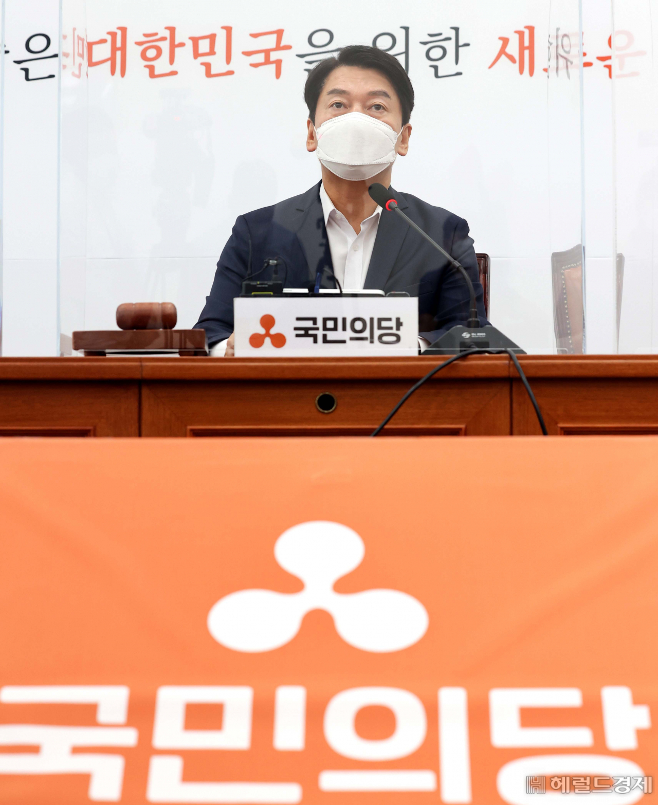 [헤럴드경제=이상섭 기자] 안철수 국민의당 대표가 2일 서울 여의도 국회에서 열린 제116차 최고위원회의에서 발언을 하고 있다.
